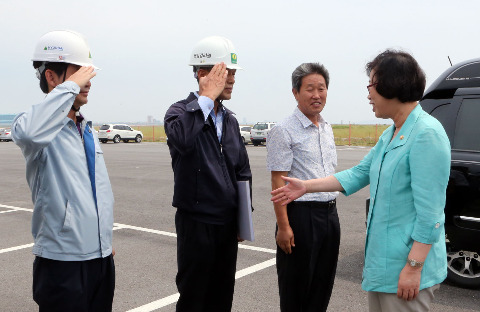 "새만금 신항만 조속 준공"