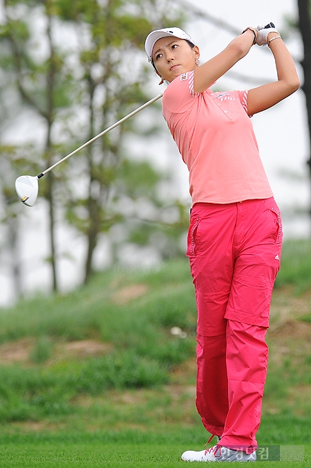 [메트라이프·한국경제 KLPGA 챔피언십] 윤채영, '끝까지 공 주시하며~'