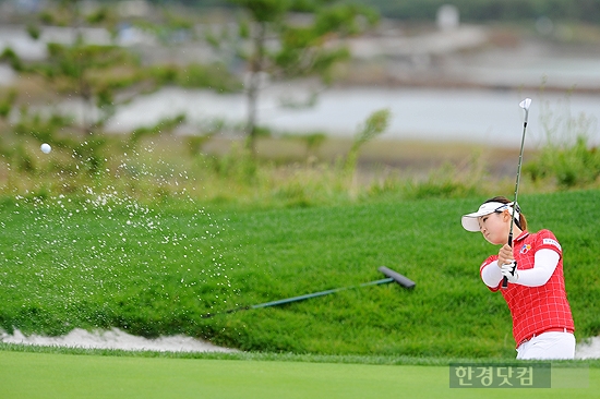 [메트라이프·한국경제 KLPGA 챔피언십] 백규정, '회심의 벙커 탈출~'