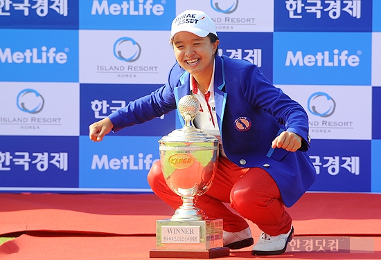 [메트라이프·한국경제 KLPGA 챔피언십] 김세영, '아이고 팔이야~'