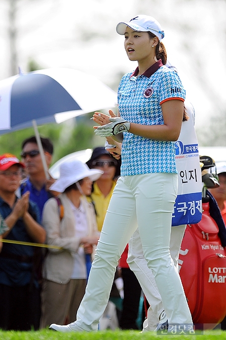 [메트라이프·한국경제 KLPGA 챔피언십] 전인지, '입가에 번지는 미소~'