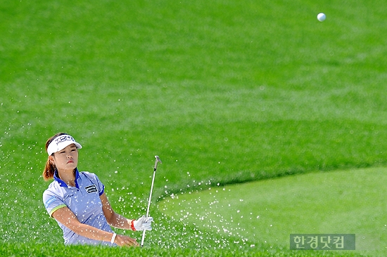 [메트라이프·한국경제 KLPGA 챔피언십] 심현화, '가뿐하게 벙커 탈출~'