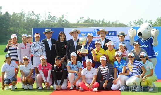 [메트라이프·한국경제 KLPGA 챔피언십] 김세영, '동료 선수들과 즐거운 미소~'