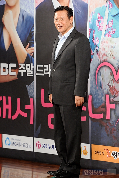 [포토] 박근형, '중년의 로맨스' 기대해 주세요~