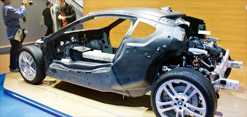탄소섬유 강화플라스틱(CFRP)으로 만든 BMW i3의 차체.  