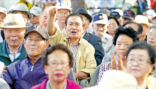 [맞짱 토론] 기초연금, 국민연금 연계 바람직 하나