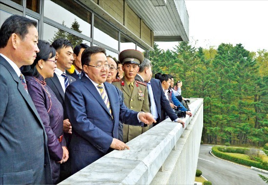 訪北 몽골 대통령 판문각 참관