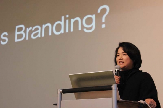 브랜드아카데미 시즌5 아홉 번째 강의는 한국소비자포럼 안인옥 이사의 ‘유럽에서 직접 만난 명품 브랜딩 시크릿’이라는 주제로 진행됐다.
