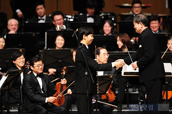 "장애우들의 감동적인 연주는 인간 승리"…신바람 음악회 3000명 관객 열렬히 환호