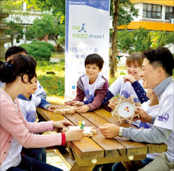 [대한민국 일하기 좋은 100대 기업] 신한카드, '아름人 도서관' 등 미래세대 육성