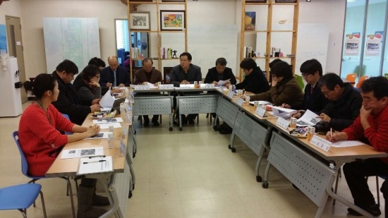 안동문화관광형시장육성사업단은 17일 안동구시장 내 풍류살롱에서 ‘2014년 문화관광형시장사업계획 추진전략회의’를 개최했다./안동문화관광형시장육성사업단