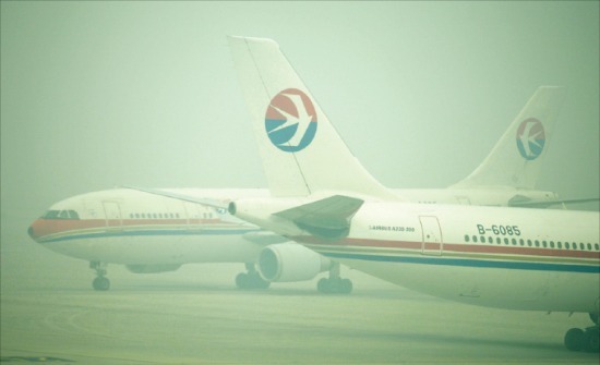 상하이공항 스모그 '시계 제로'