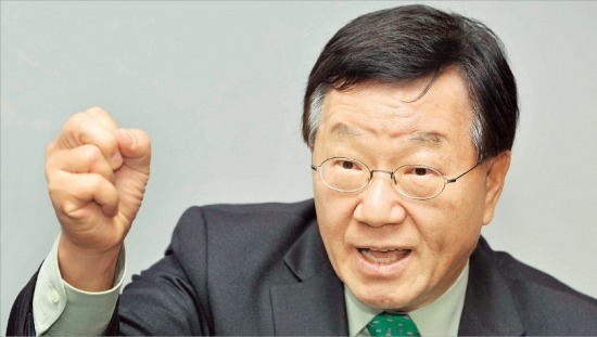 안홍철 한국투자공사(KIC) 사장은 “KIC를 한국의 금융산업 발전에 기여하는 국부펀드로 키우겠다”고 말했다. 정동헌 기자  dhchung@hankyung.com