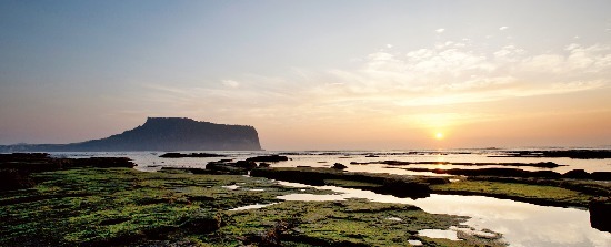 성산일출봉 일출 한국관광공사 제공 