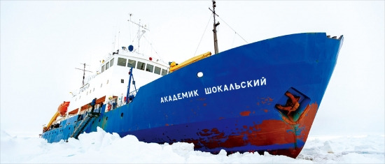 빙하에 갇힌 남극 탐사선