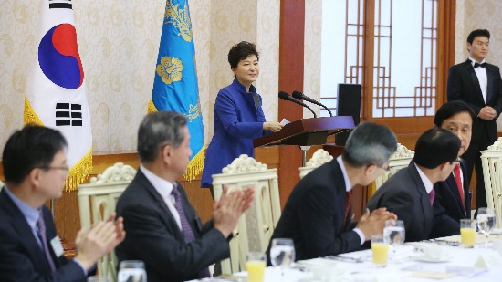 朴, 금융계 수장과 첫 만남…어떤 말 오갔나