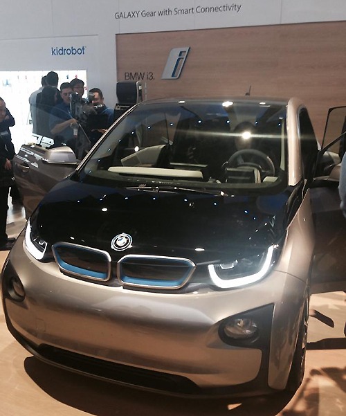 7일(현지시간) 'CES 2014' 삼성전자 전시 부스에 공개된 BMW i3 커넥티드 자동차의 모습. 사진=김민성 기자 