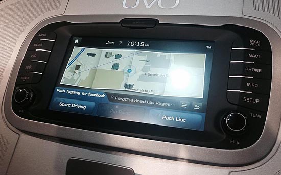 8일(현지시간) 'CES 2014'에서 기아자동차가 페이스북과 함께 공동개발한 '이동 경로 태깅' 화면. 사진=김민성 기자