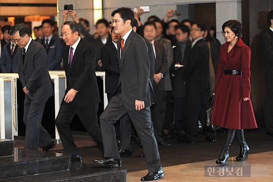 [포토] 신년하례식 참석하는 이재용 부회장-이서현 사장