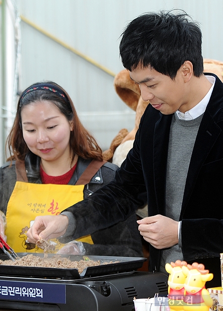 [포토] 이승기, '한우 참 맛있겠네~'