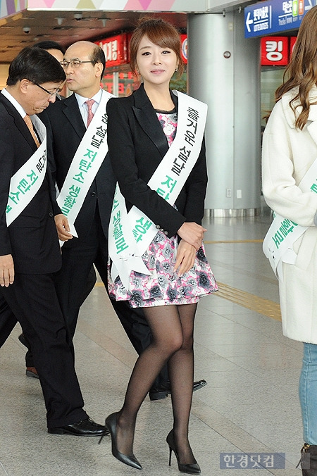 [포토] 김혜선, '서울역이 밝히는 미모~'