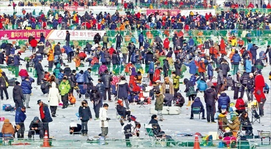 24만명 몰린 화천산천어축제