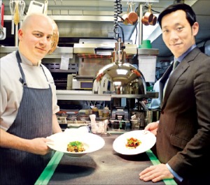 NYT·FT가 극찬한 '뉴욕 10대 식당' 피오라 김시준 대표 "낙지호롱·콩나물국밥 미국서도 통해요"