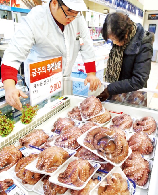 설 앞두고 문어값 올라