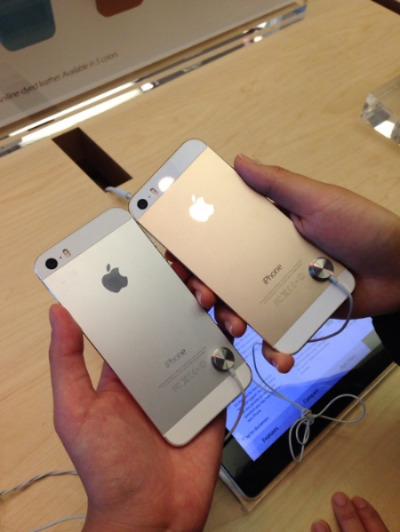 애플 아이폰5S와 '골드 워' 예고한 삼성전자 갤럭시S5 