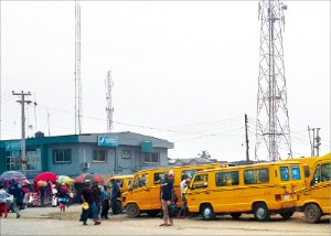 나이지리아 라고스에 솟아있는 무선통신탑들. 김현석 기자