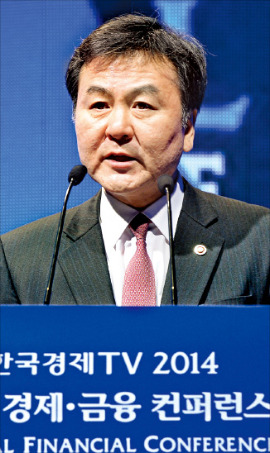 신제윤 금융위원장이 ‘2014 세계 경제·금융 컨퍼런스’에서 축사를 하고 있다. 강은구 기자 egkang@hankyung.com