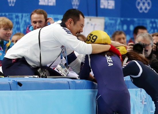 여자 쇼트트랙 3000M 계주 중국 실격 영상 다시보니… | 한국경제