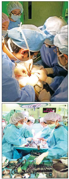 간·신장이식 등은 한국이 이미 세계 최고 수준이다. 이식 후 5년 생존율은 각각 83%, 95%로 미국보다 높다. 윤영철 인천성모병원 장기이식센터장(사진 위·왼쪽)이 신장이식 수술을 하고 있다. 인천성모병원 제공