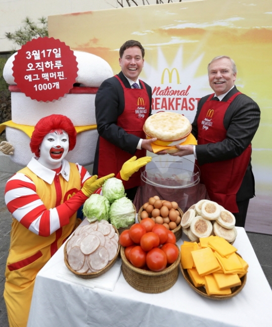 맥도날드, 전국 매장서 30만 명분 '아침 식사' 제공