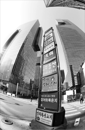 삼성 승진 시즌에도 썰렁한 서울 서초동 삼성타운 식당가. 강은구 기자 egkang@hankyung.com