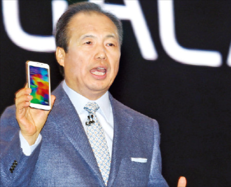 [국산 스마트폰 삼국지] 삼성전자 '갤럭시S5', 지문인식으로 정보보안…절전모드로 통화 더 길게