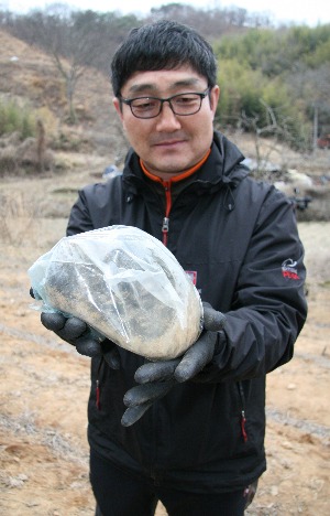 또 발견된 운석 추정 암석/연합뉴스