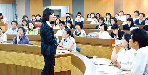 [한국형 MBA로 퀀텀점프] 서울과학종합대학원, 최강의 교수진…해외 복수학위 과정 1.5년 내 취득할 수 있어