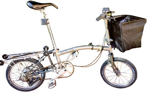 접이식자전거 '선두' 브롬톤, 10초 만에 접고 펴는 자전거…'자출족' 로망이 되다
