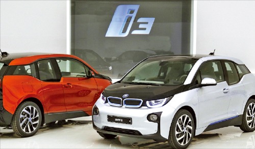 '혁신 덩어리' BMW i3…"미래의 차 타고 과거 달리는 기분"