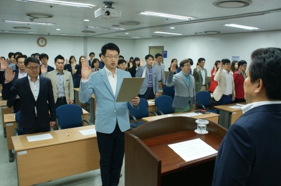 롯데백화점 대구 5개지역 점포 점장과 영업 관리 담당 전임직원들은 2일 각 점 교육장에서 ‘클린 LOTTE 선언식’을 개최했다./롯데백화점제공
