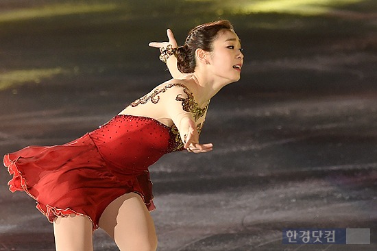 은퇴무대에서 공연을 펼치는 김연아. 사진 변성현 기자