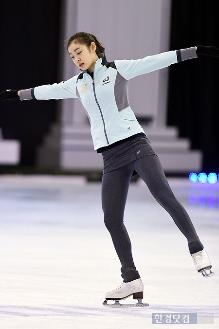 [포토] 김연아, '양 팔 벌리고 시원하게~'