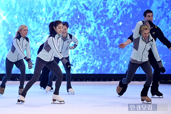 [포토] 김연아, 동료들과 즐겁게 '렛잇고~'