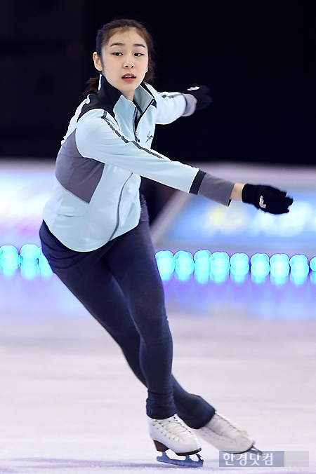 [포토] 김연아, '빙판 위에서 가벼운 몸동작~'