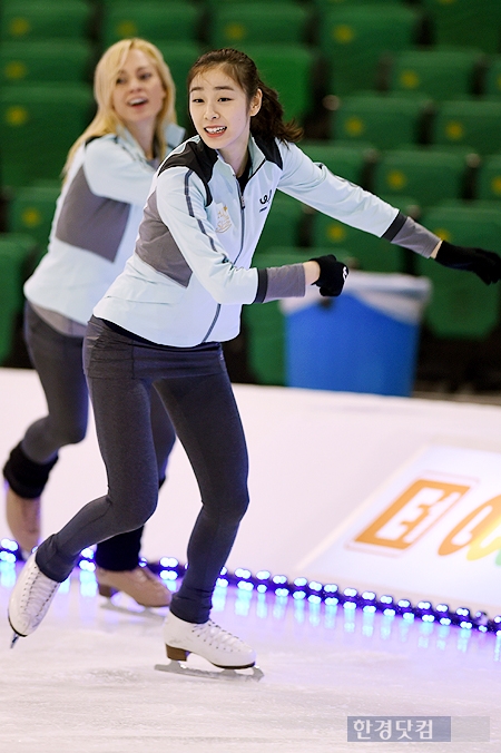 [포토] 김연아, '환하게 웃으며 즐겁게~'