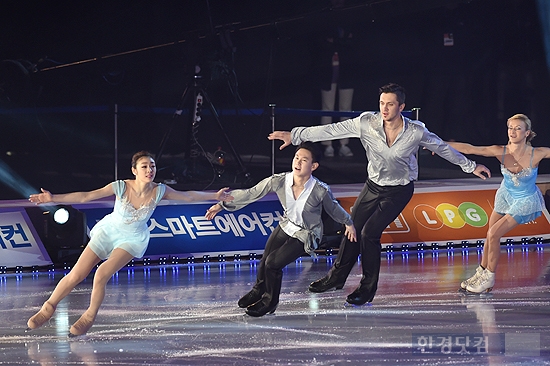 [포토] 김연아, '친구들과 즐겁게~'