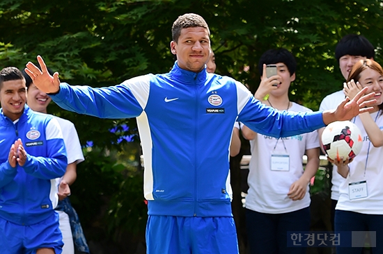 [포토] 골 성공한 뒤 환호하는 제프리 브루마