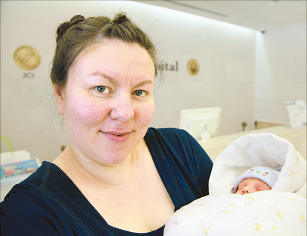 지난달 서울 강서구 미즈메디병원에서 아기를 낳은 러시아 여성 지코바 리우보브.