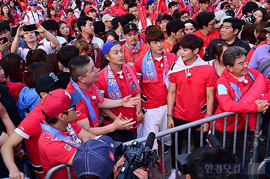 [포토] '우리동네 예체능' 붉은악마와 함께 응원하러 왔어요